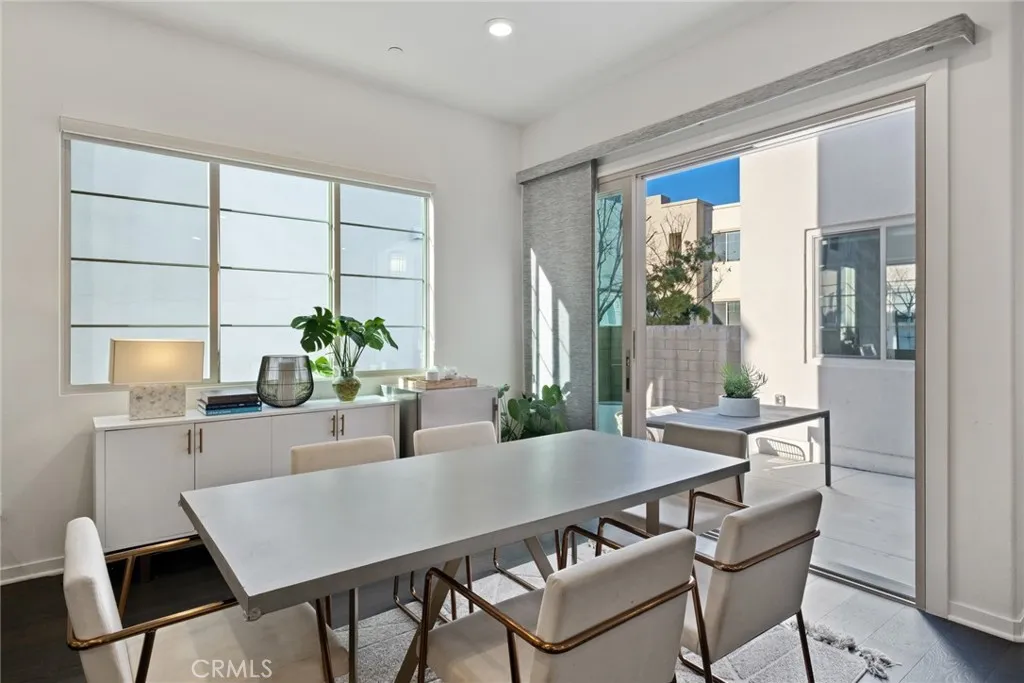 Irvine, California 92618, United States, 3 Bedrooms Bedrooms, ,3 BathroomsBathrooms,Residential,Active,8125