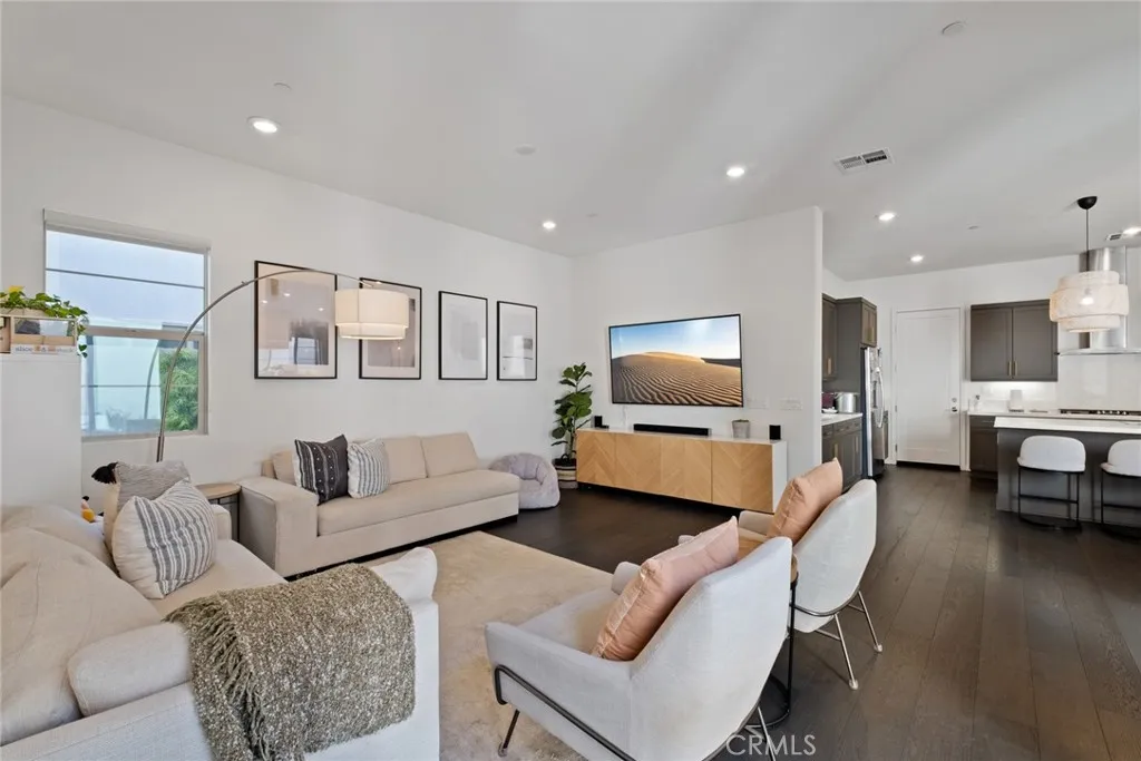 Irvine, California 92618, United States, 3 Bedrooms Bedrooms, ,3 BathroomsBathrooms,Residential,Active,8125