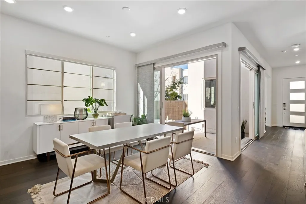 Irvine, California 92618, United States, 3 Bedrooms Bedrooms, ,3 BathroomsBathrooms,Residential,Active,8125