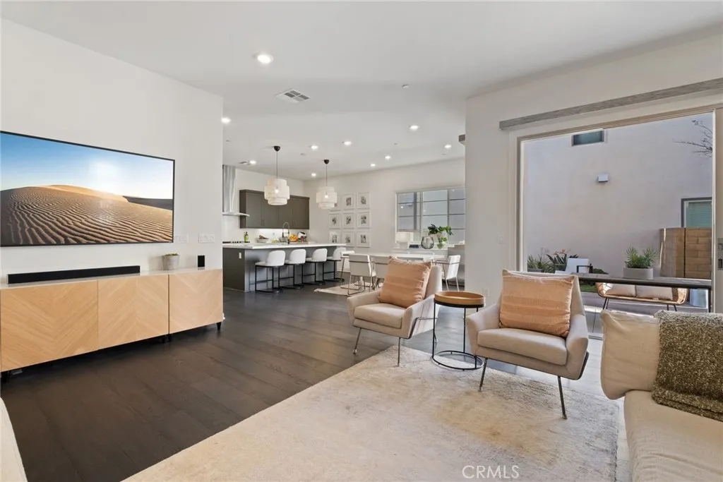 Irvine, California 92618, United States, 3 Bedrooms Bedrooms, ,3 BathroomsBathrooms,Residential,Active,8125