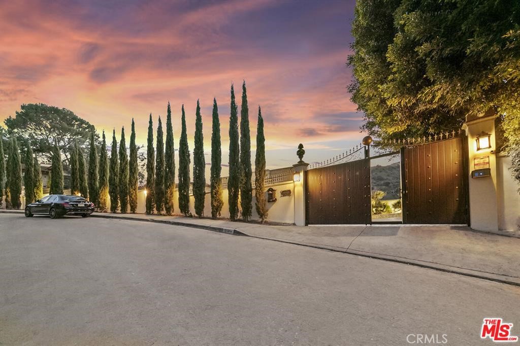 2321 Castillian Drive