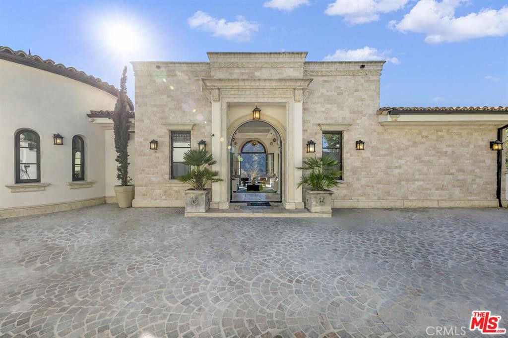 2321 Castillian Drive