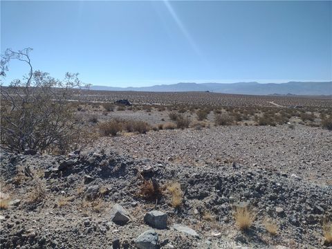 Photo of 10 Smoke Bush Road, Lucerne Valley, CA 92356 (MLS # HD24221386) Photo of 10 Smoke Bush Road, Lucerne Valley, CA 92356 (MLS # HD24221386)