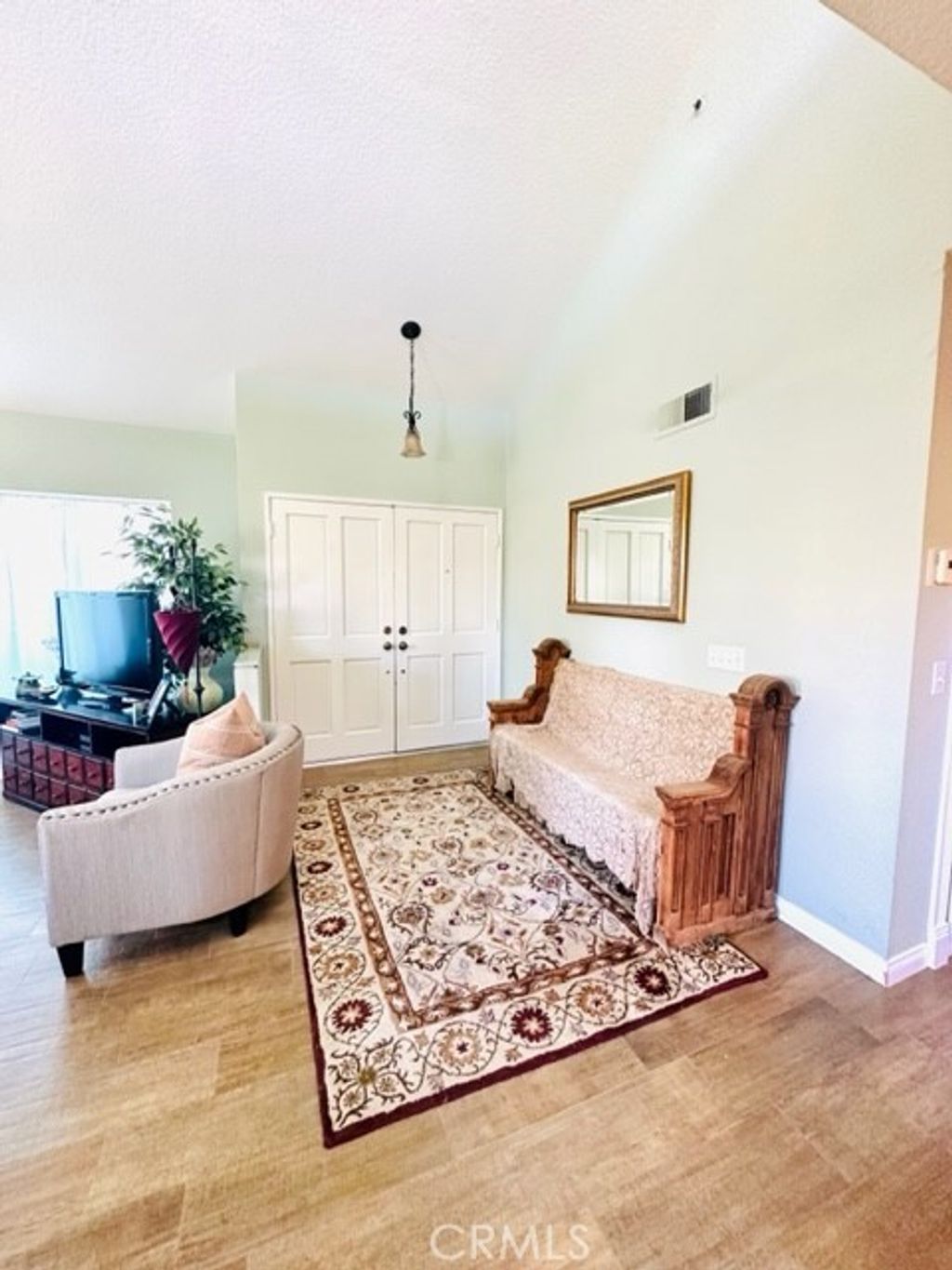listing image 130725295334919814120