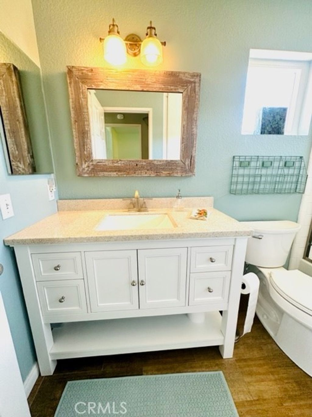 listing image 130726322832827693687