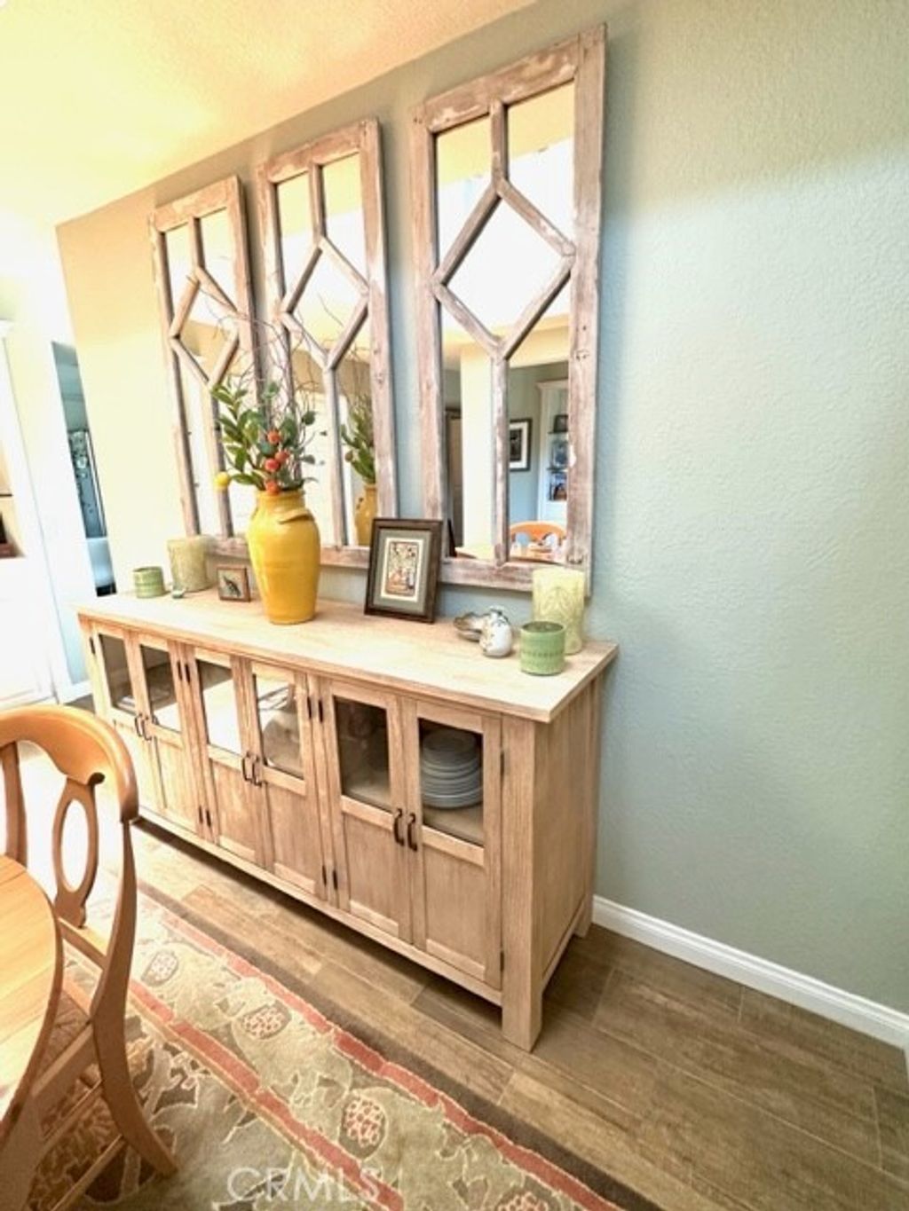 listing image 130728372340482810667