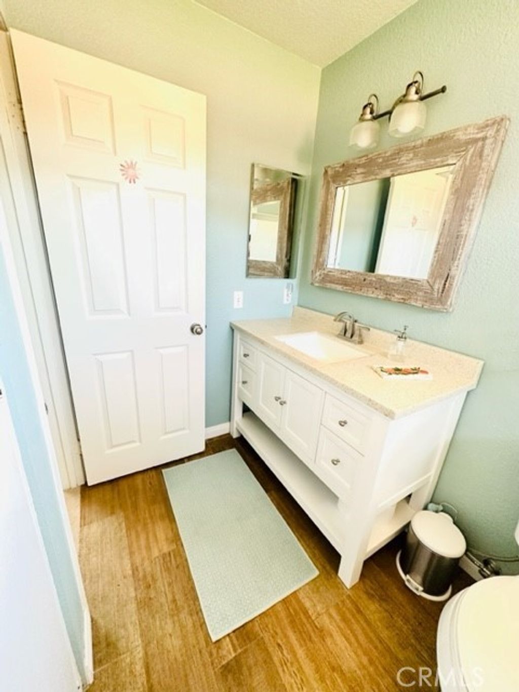 listing image 130727738008008640274