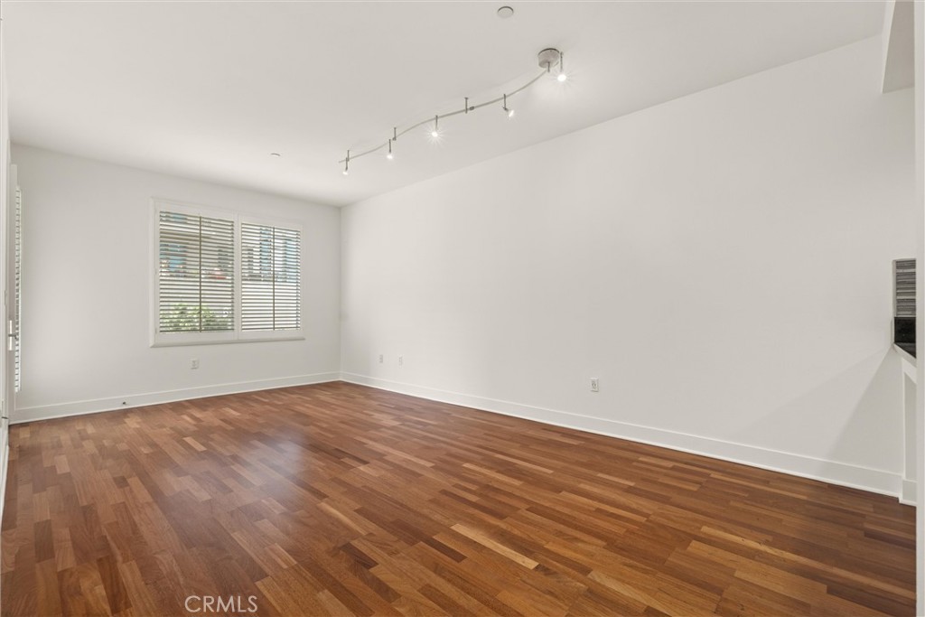 150 The Promenade N 211