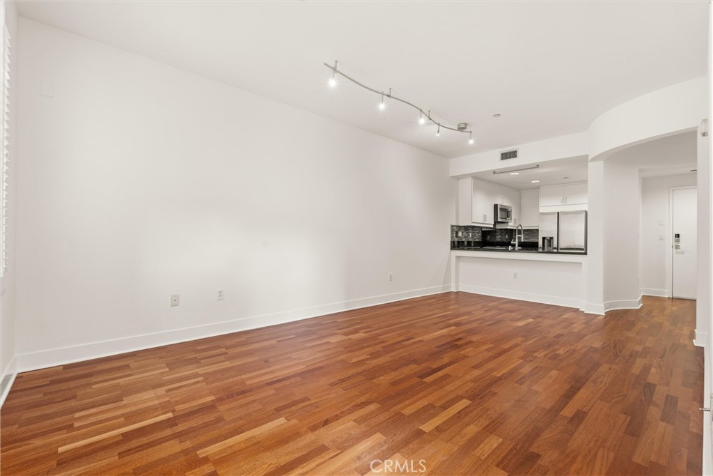 150 The Promenade N 211