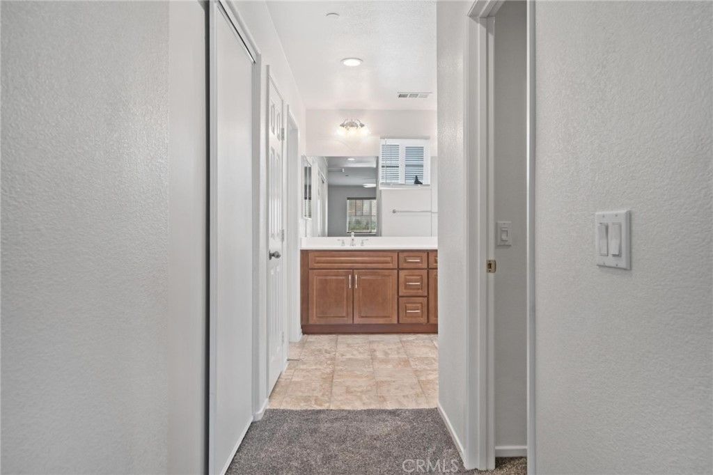 listing image 130720408458750251875