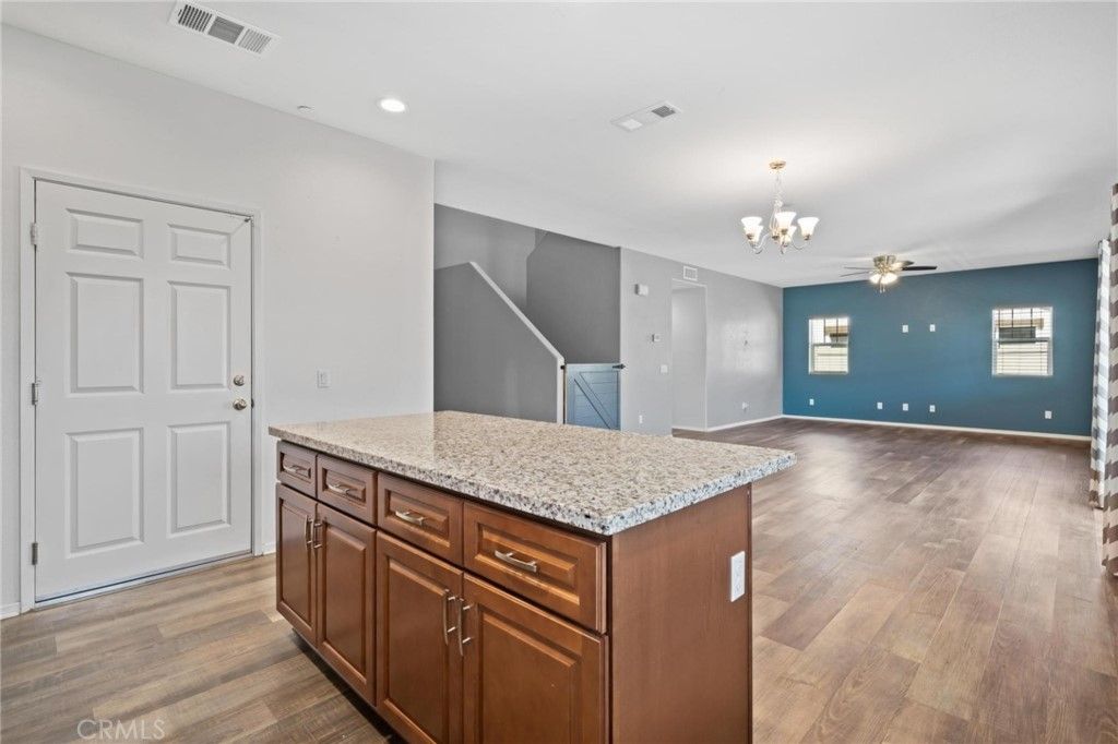 listing image 130728938420762001543