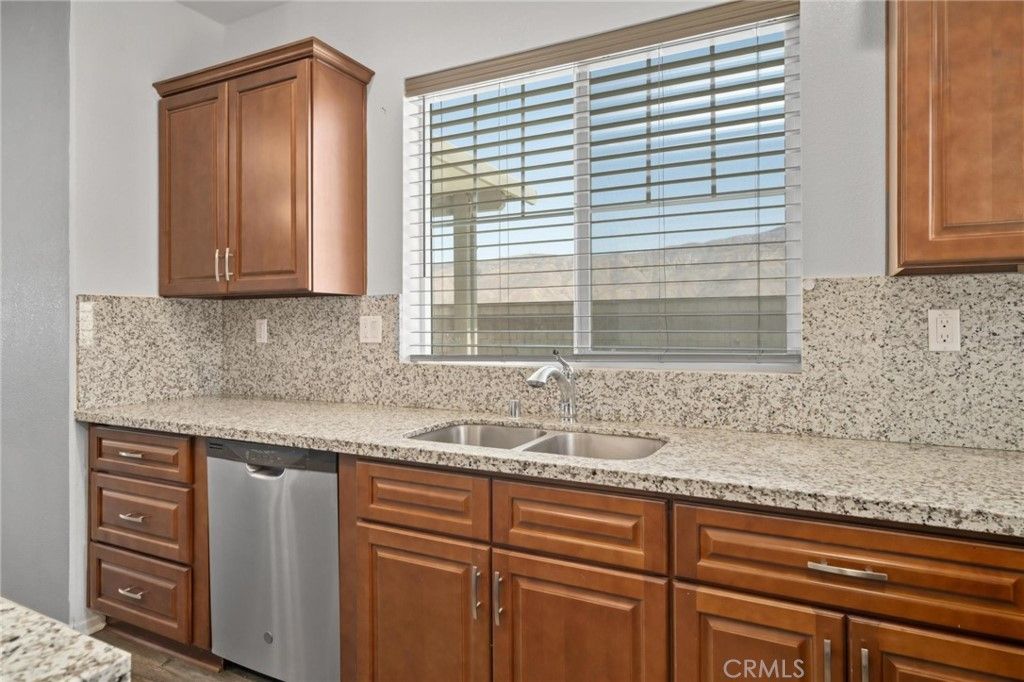 listing image 130724042032640816222