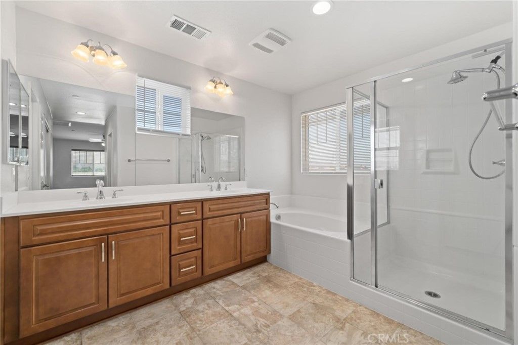 listing image 130721658230557421245