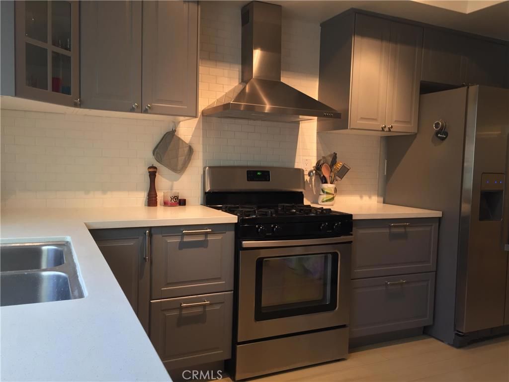 listing image 130728494144910902347