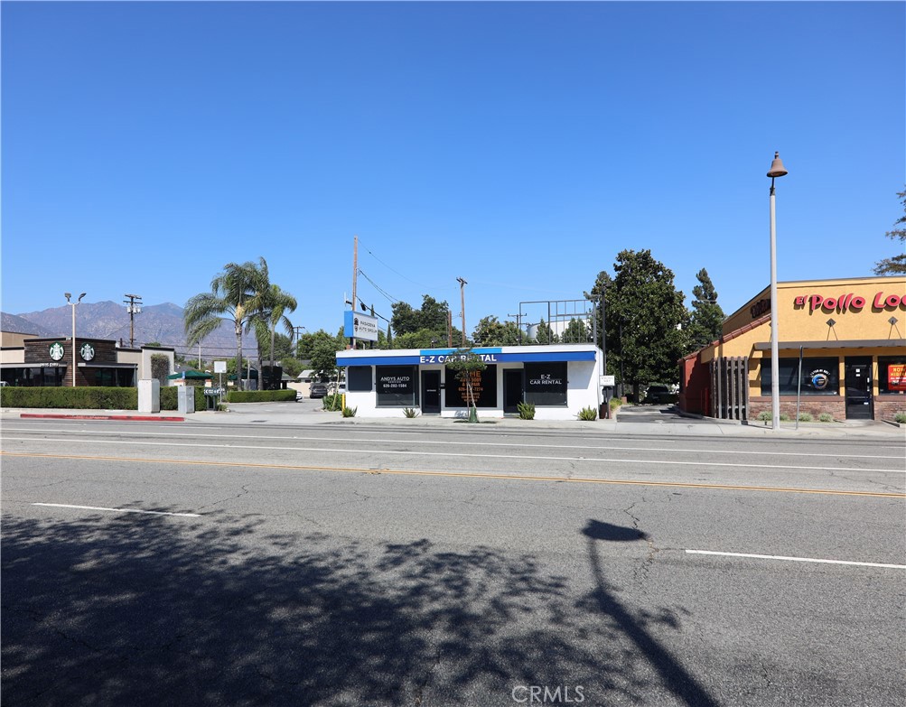 Prime commercial space available for lease in a highly convenient location on a busy, high-traffic street. This property offers ample parking spaces, making it easily accessible for both customers and employees. Perfect for a variety of uses, including retail, office, auto services, and more. Whether you're looking to start a new venture or expand an existing business, this versatile space provides an excellent opportunity to establish a strong presence in a bustling area.