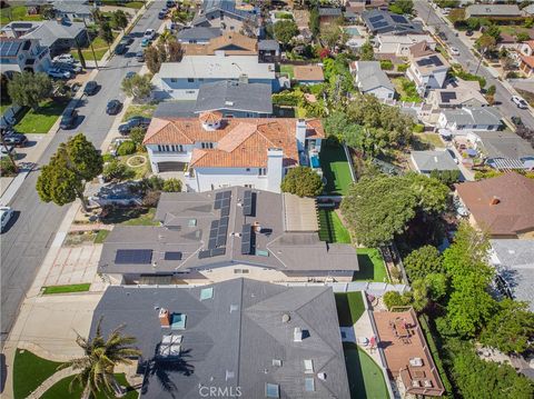 A home in El Segundo