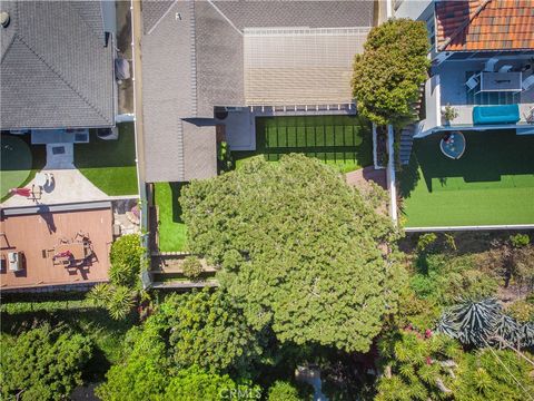 A home in El Segundo