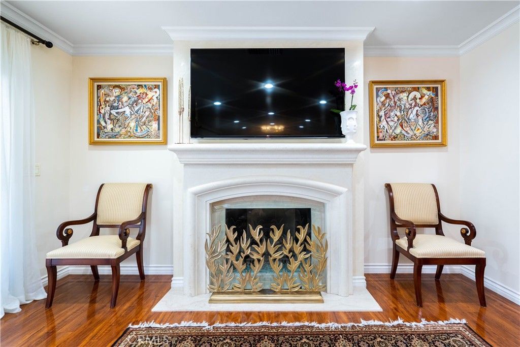 listing image 130726754543654970697