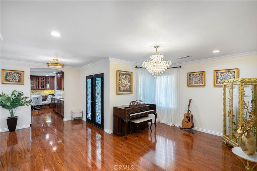 listing image 130725030408964235890