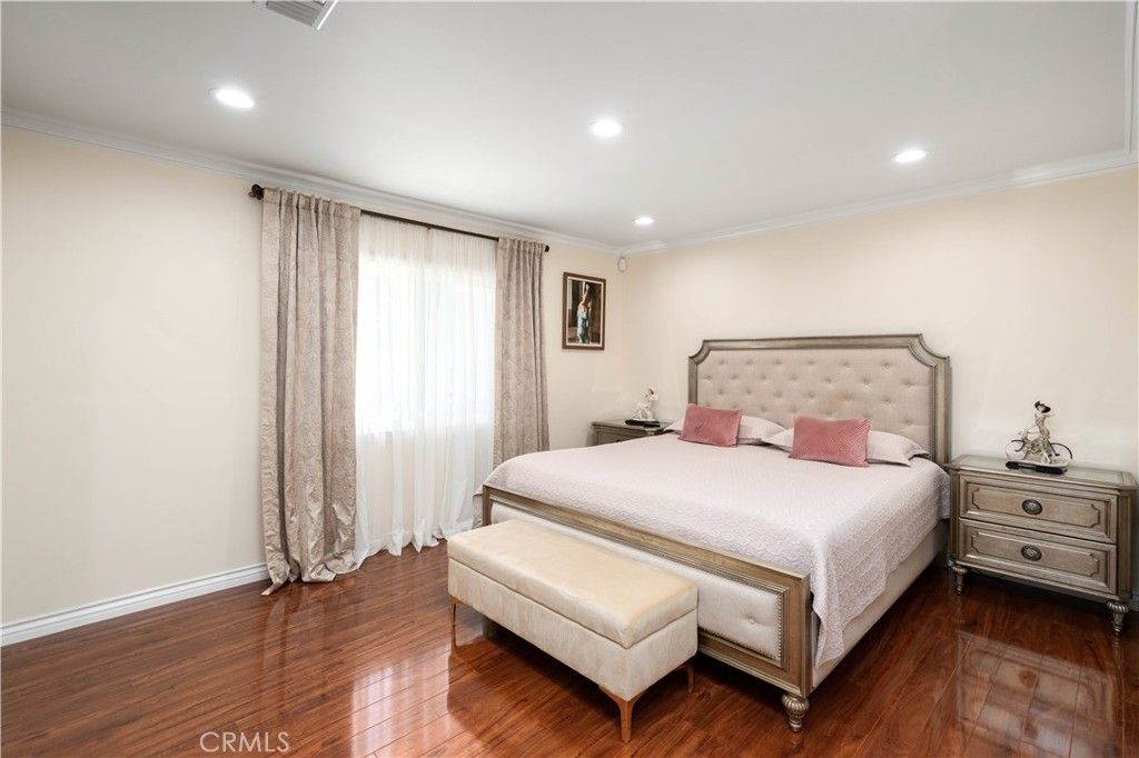 listing image 130720836904708465845