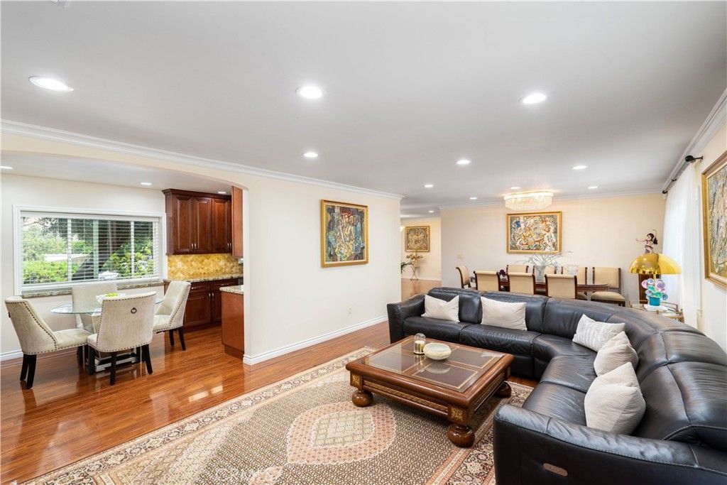 listing image 130726049442610627591