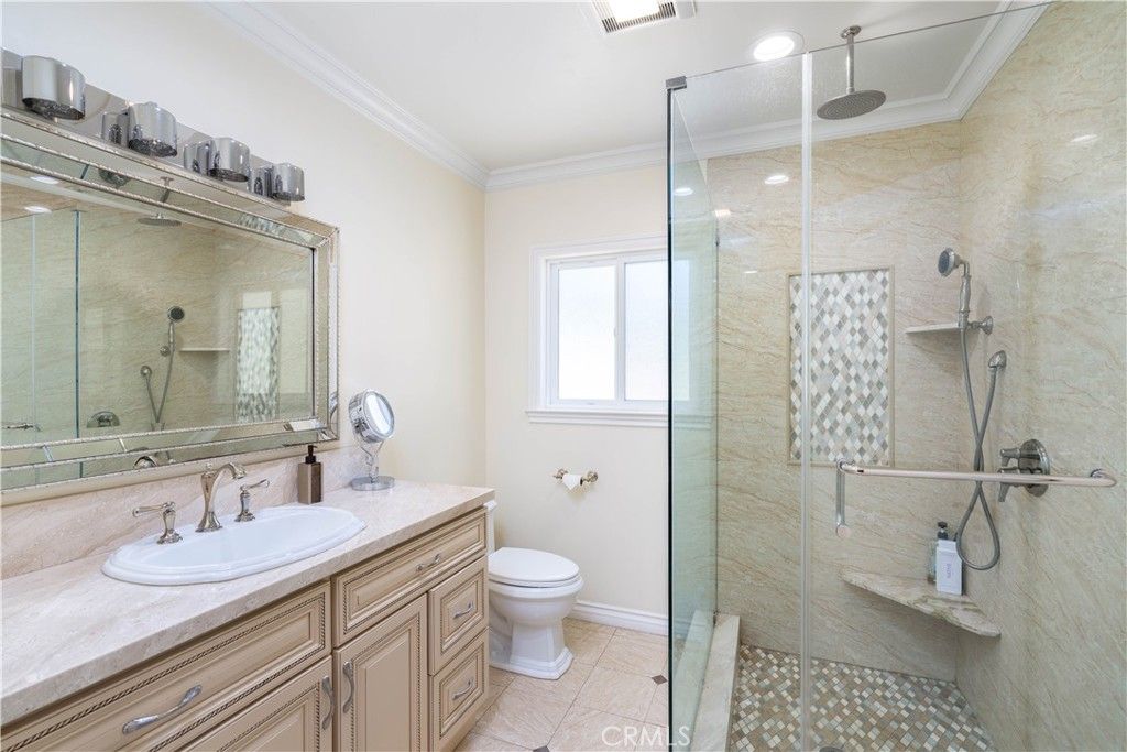 listing image 130726442876499894974