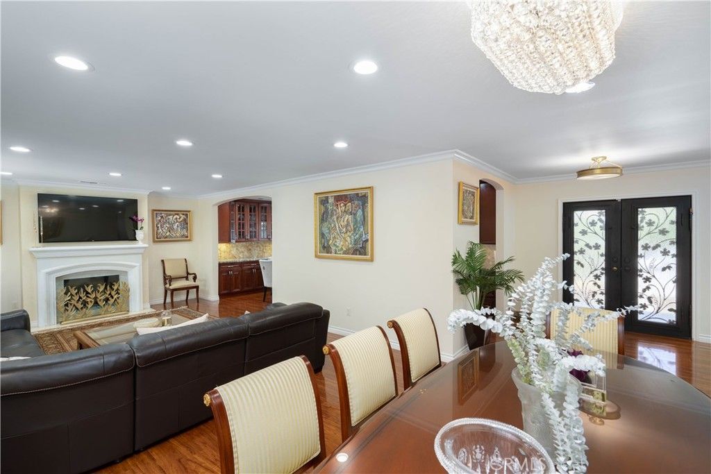 listing image 130727430391721629592