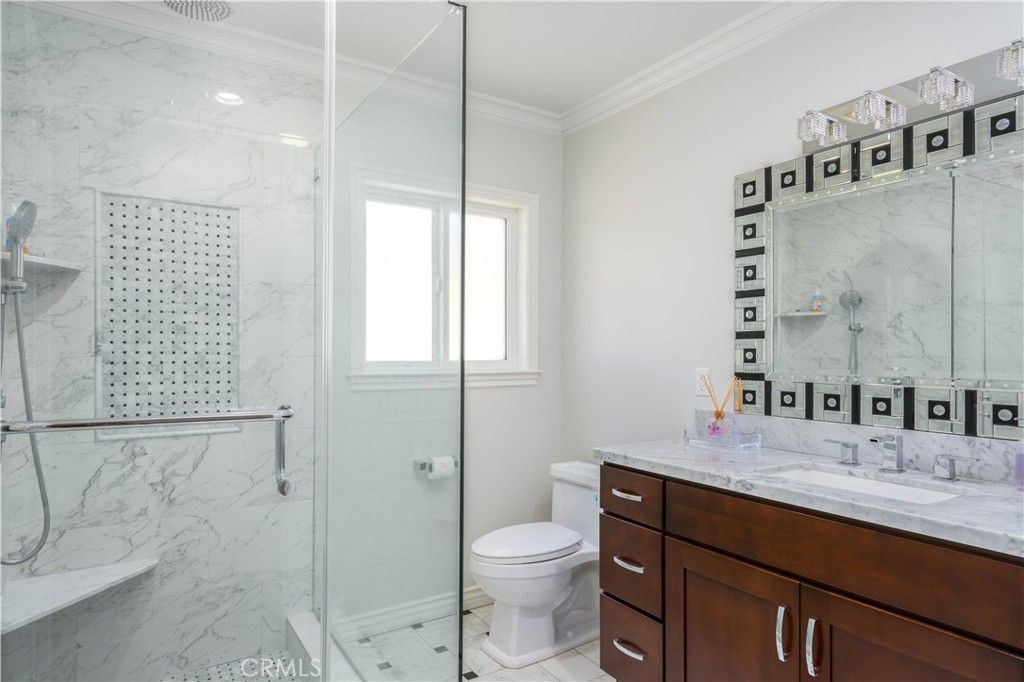 listing image 130723515482869936079