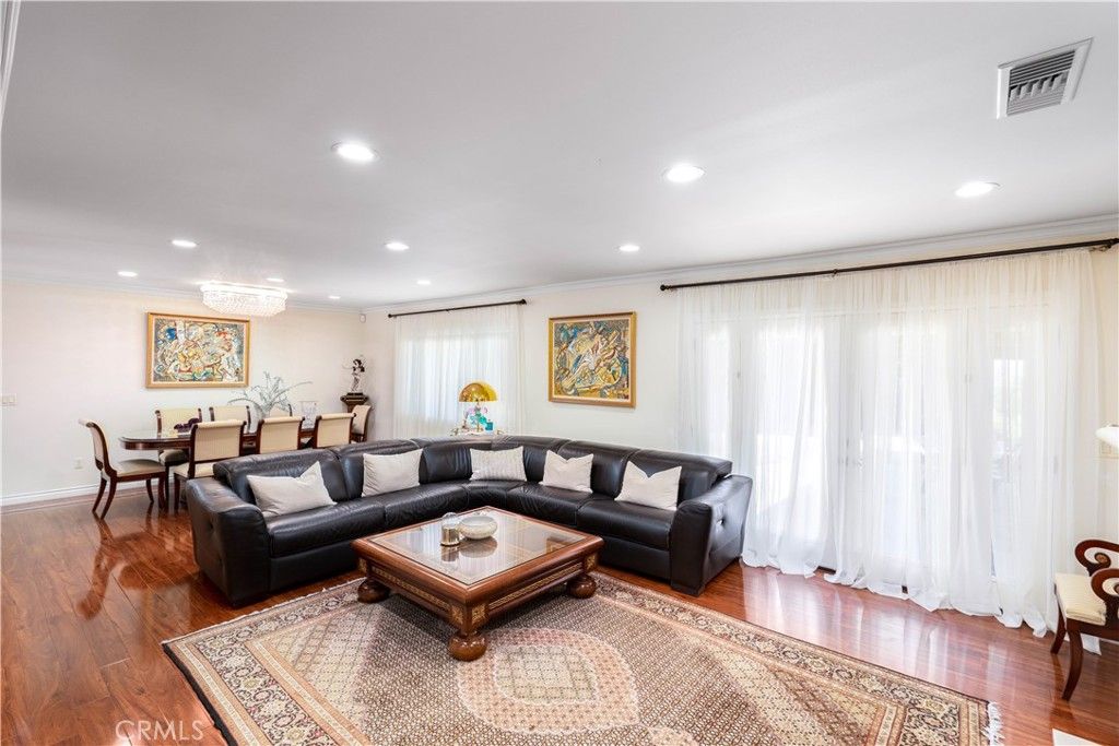 listing image 130725358911300376729
