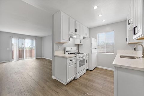 2422 E 11th Street Long Beach CA 90804
