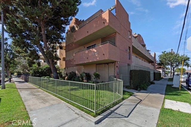 2422 E 11th Street