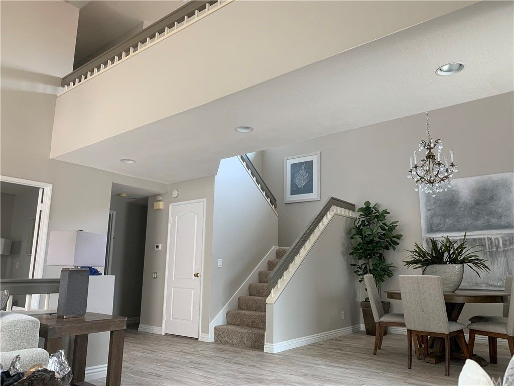 listing image 130722825652339581637