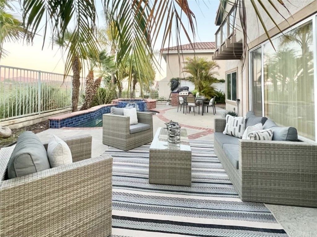 listing image 130729829701866125083