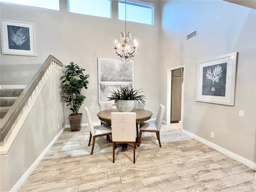 listing image 130720598901527110253