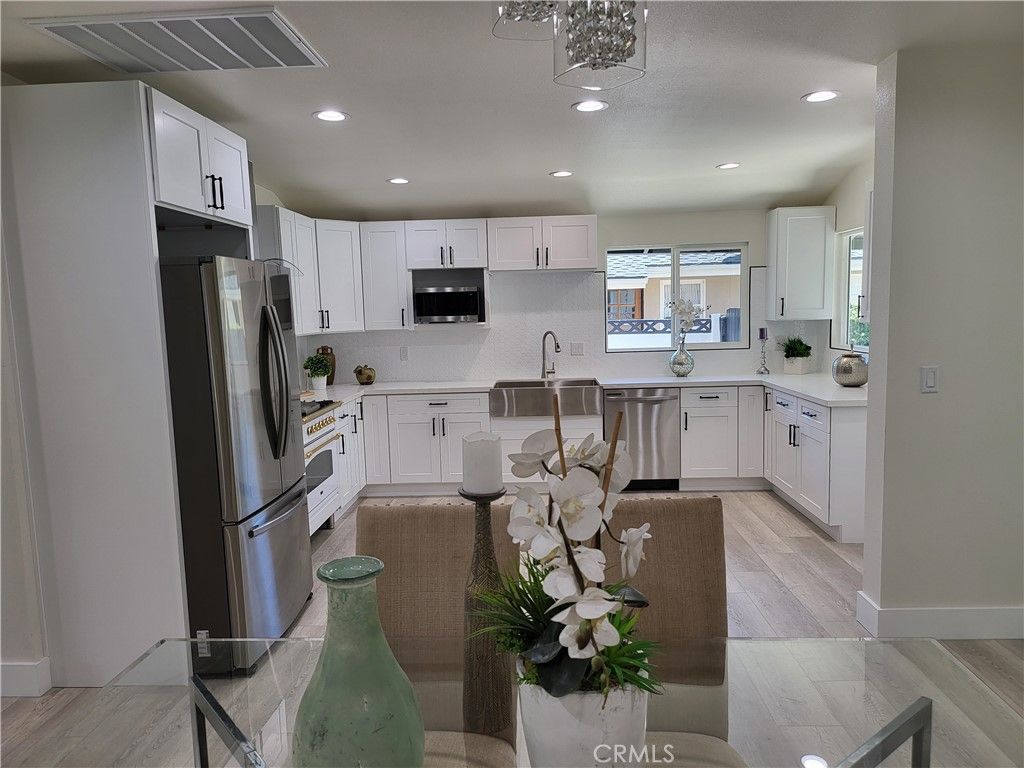 listing image 130728845171417059525