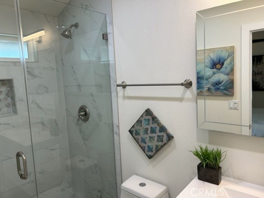 listing image 130722378143562103365