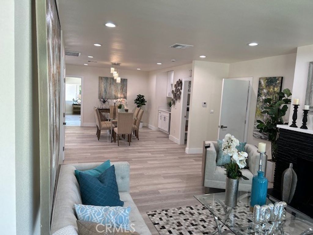 listing image 130721513674320752340