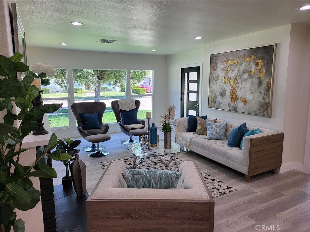 listing image 130721804678389085224