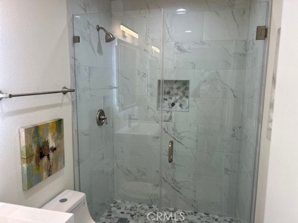 listing image 130722087490962658603
