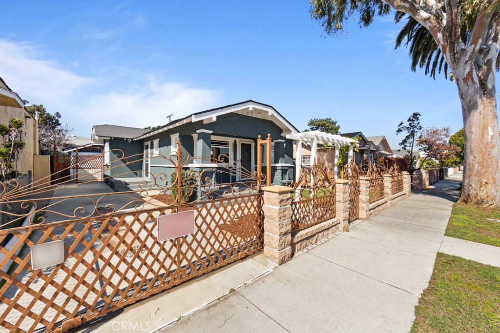 1509 Gardenia Avenue