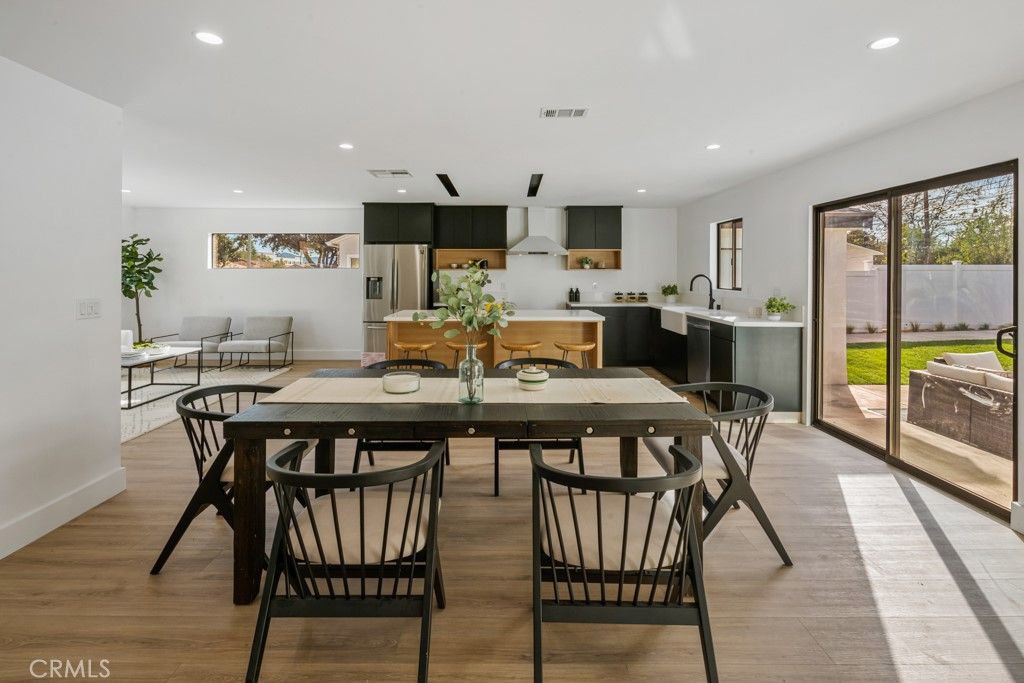 listing image 130725658137481546357
