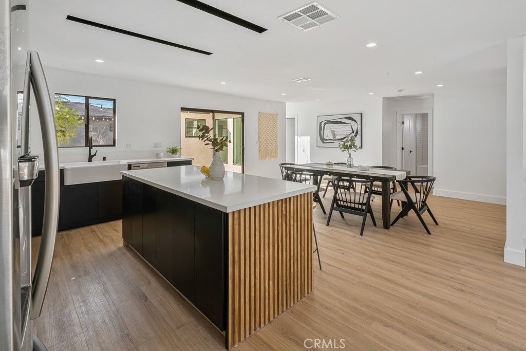 listing image 130720875137299720183