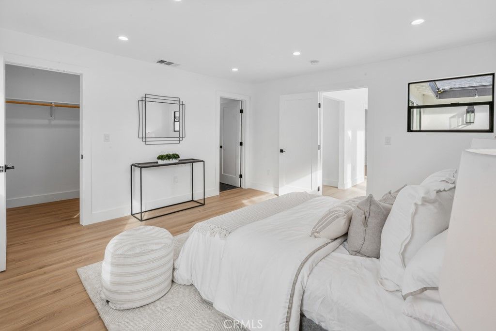 listing image 130725931485925488579