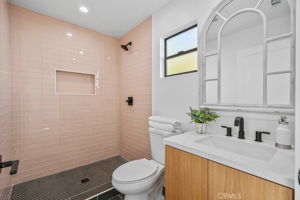 listing image 130726445521349333181