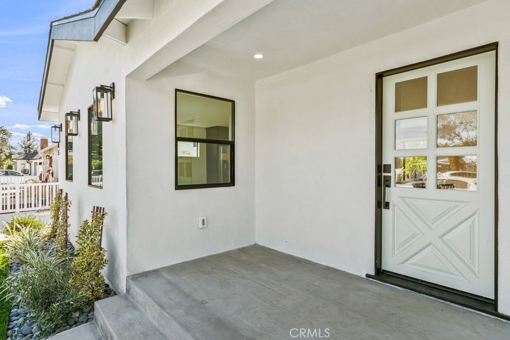listing image 130722452356334325700