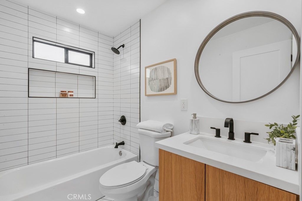 listing image 130721761303774438571