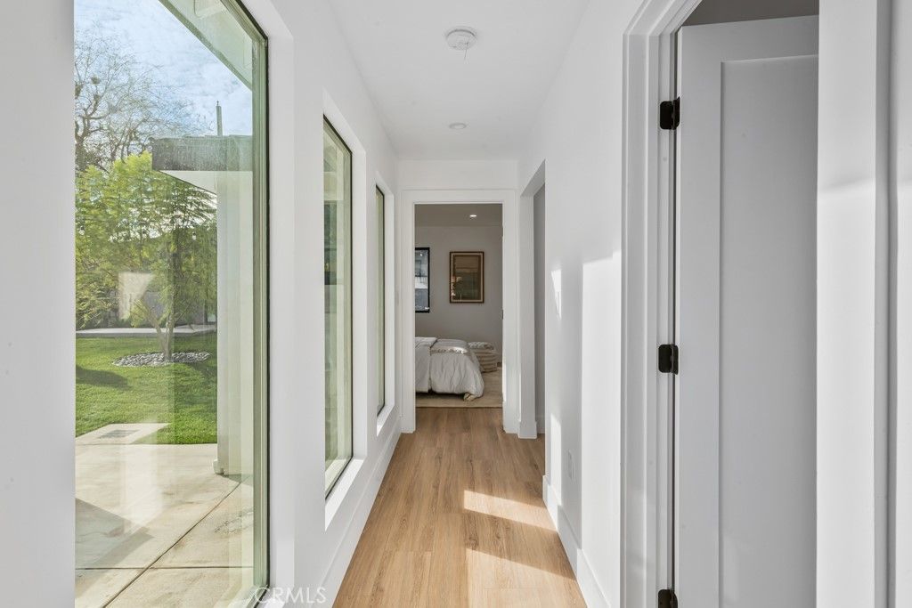listing image 130726972229687549634