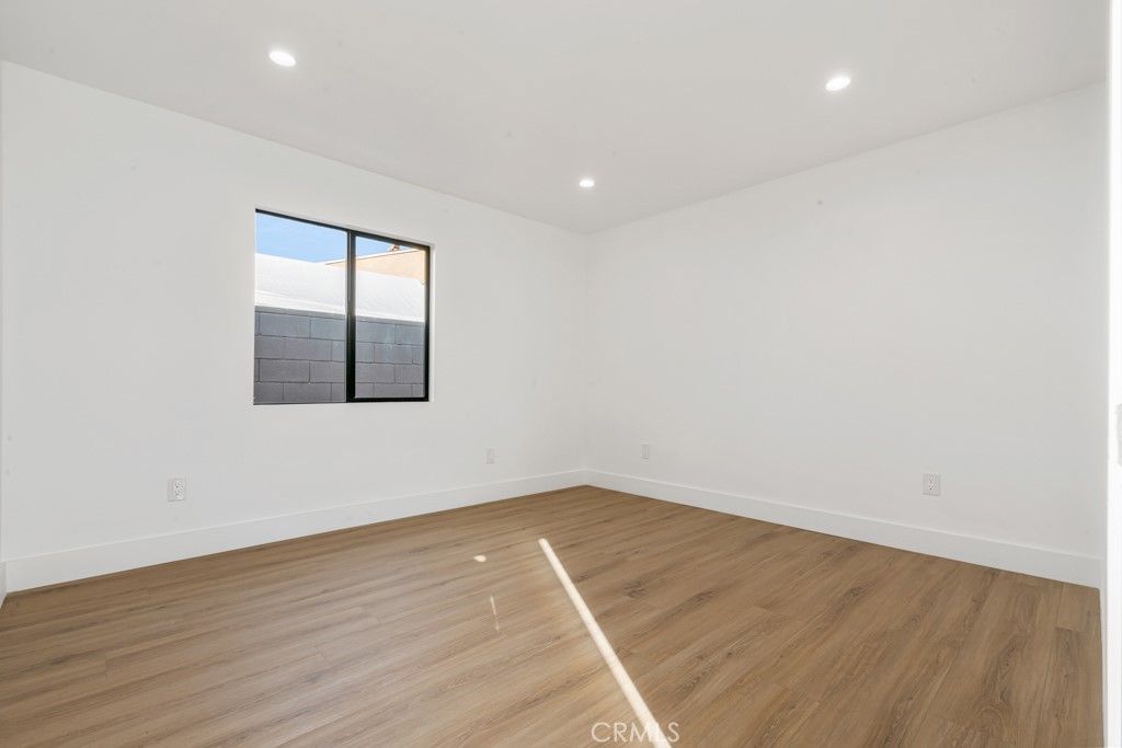 listing image 130727783385873715589