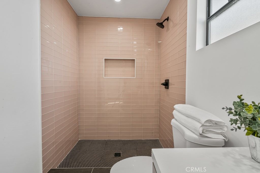 listing image 130728426436778945226