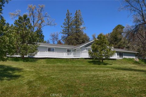 A home in Ahwahnee